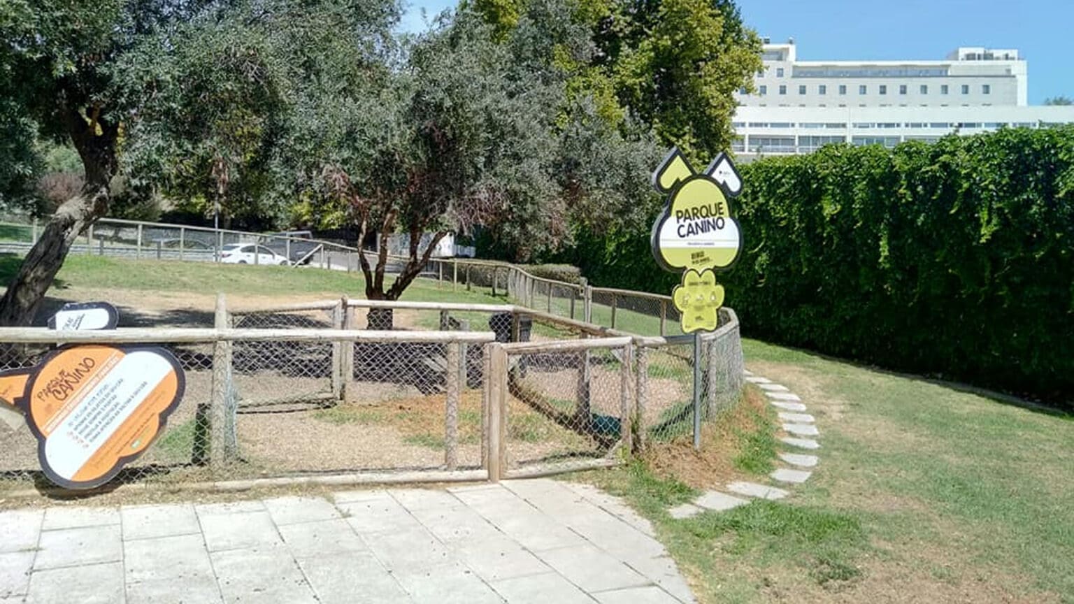 Parque Canino de Quebrada Norte: Um Espaço de Lazer para Cães em Alcochete